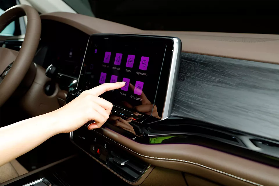 Hình minh họa: Hệ thống giải trí màn hình cảm ứng 12 inch, kết nối Apple CarPlay, USB , Bluetooth.