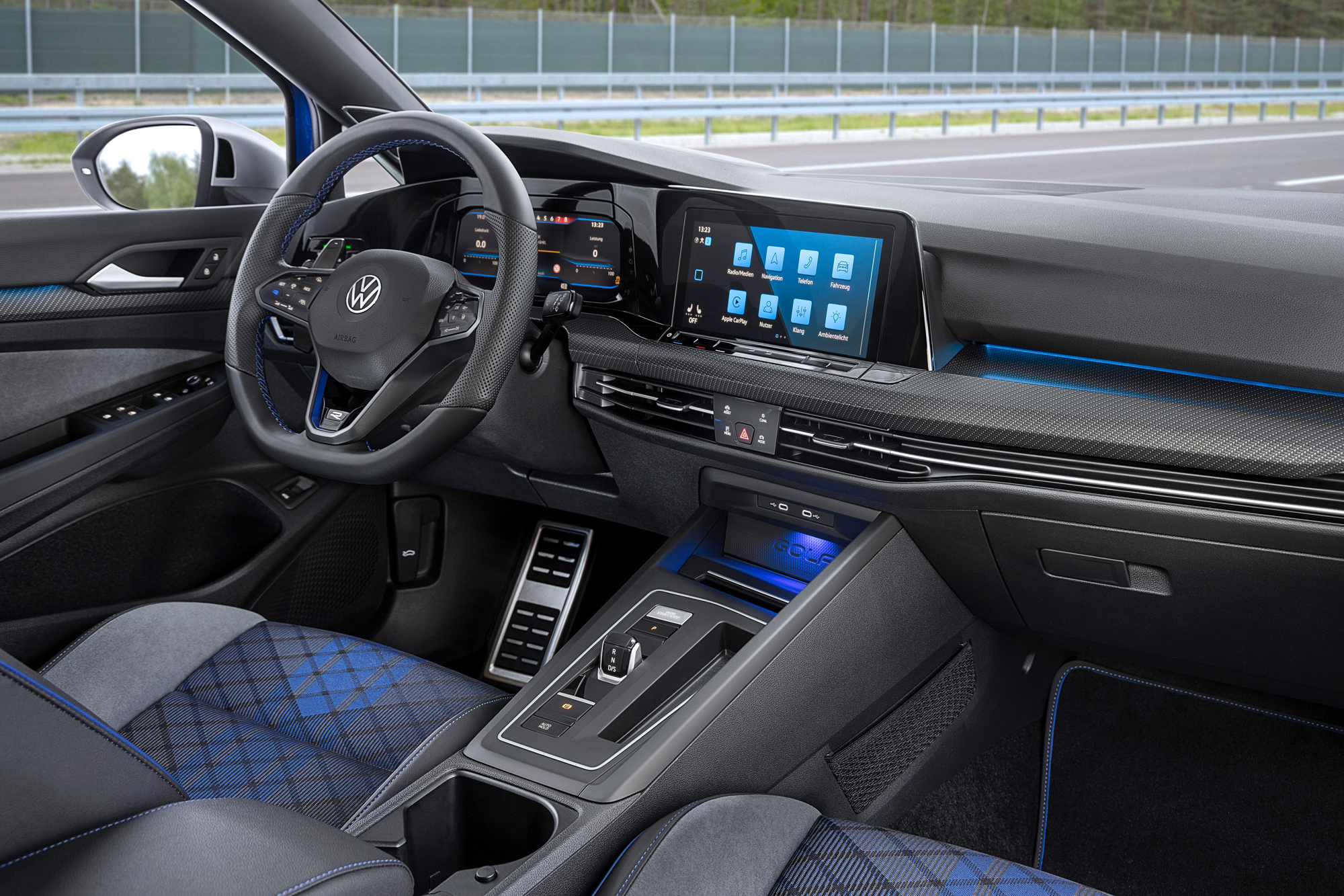 Hình minh họa: Nội thất đặc trưng của Golf R